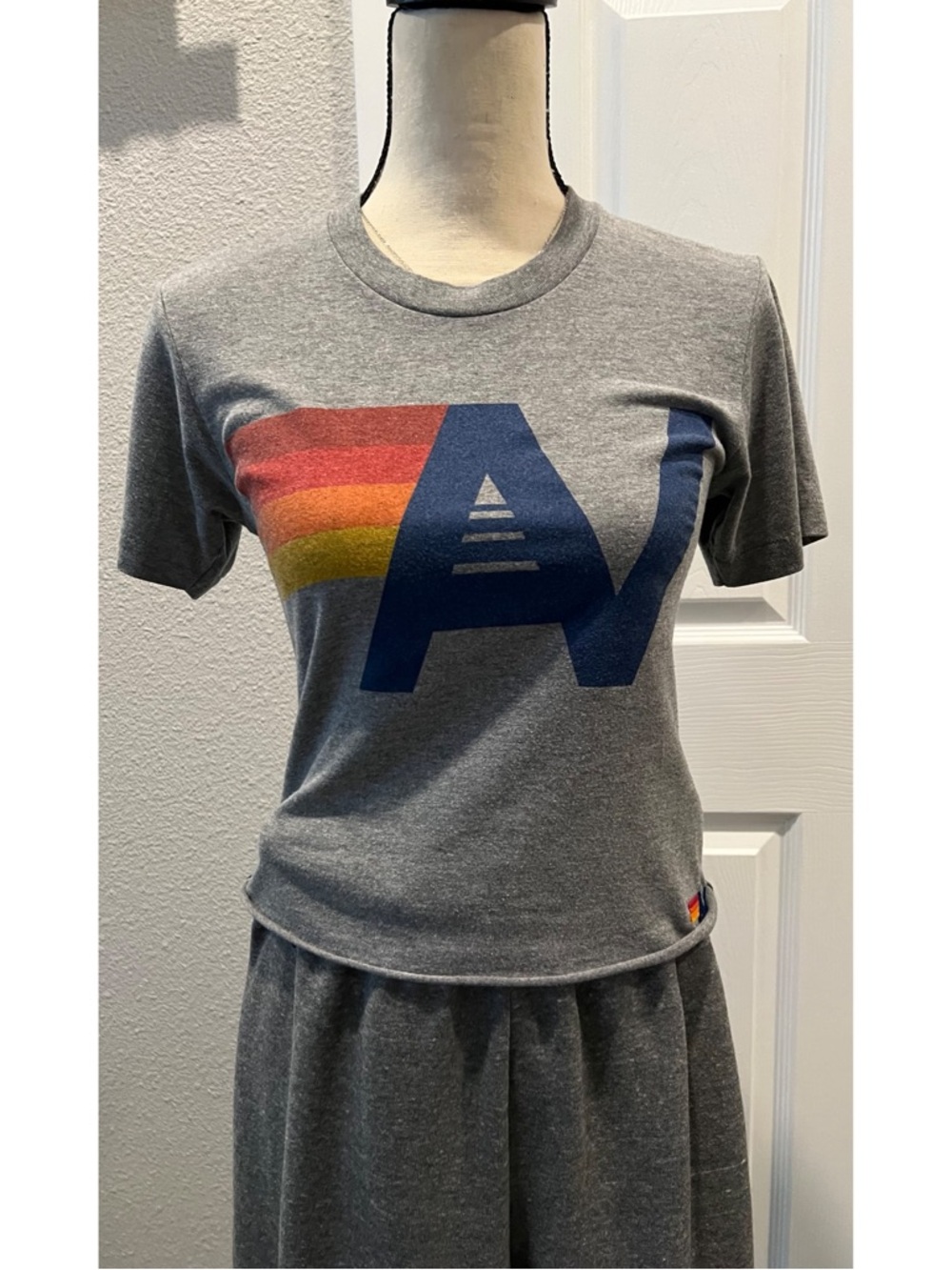 #1739 LOGO BOYFRIEND TEE in HEATHER GREY XS - Picture 3 of 7